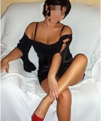 Сексапильная красотка готова исполнить все твои желания и фантазии. Никаких табу, только ты и я в любовном танце страсти и наслаждения. Позвони и пригласи меня к себе! 9881, 38 лет